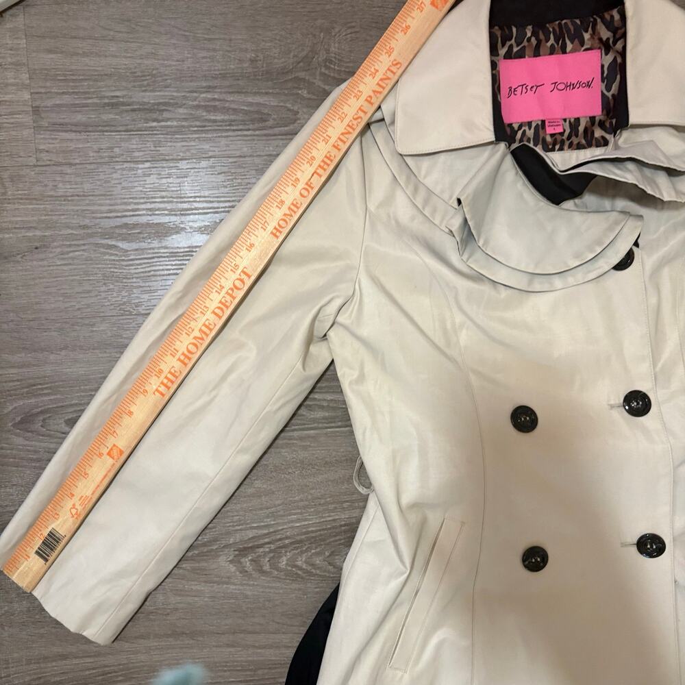Betsey Johnson Trench Coat Womens Sz L Beige Ruffle Collar Leopard Lining Belted - Picture 10 of 12